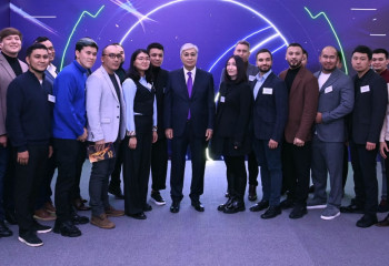 Мемлекет басшысы Алматыда креативті индустрия өкілдерінің қызметімен танысты