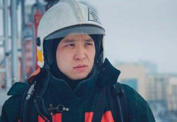 Пожарного вынесшего людей из огня в Астане подключили к ИВЛ