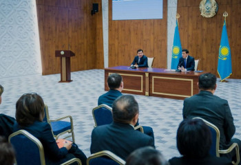 Елорда әкімі мектеп және колледж мұғалімдерімен кездесті