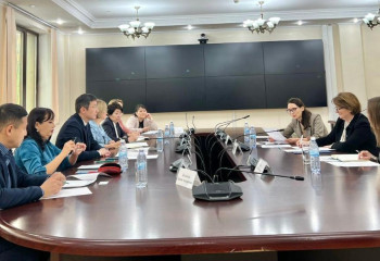 Султангазиев провел встречу с Послом Великобритании по вопросам поставок вакцин