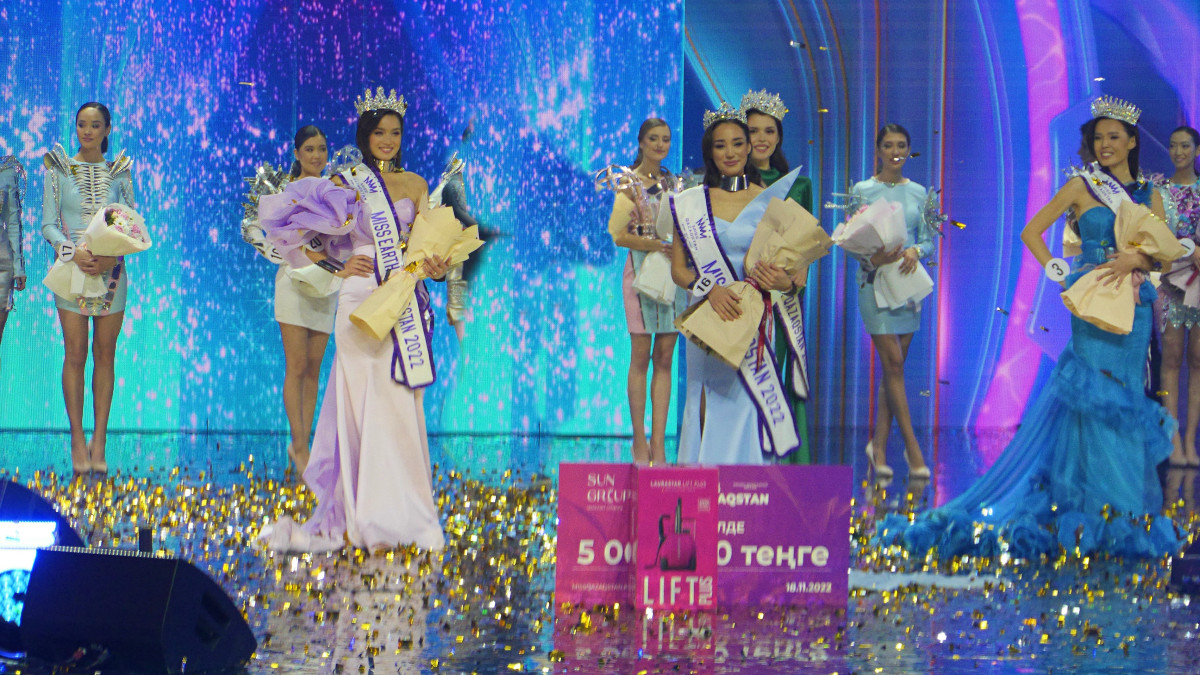  Артур Алипов 