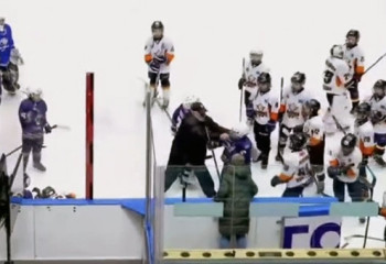 Столичный тренер детской команды вступил в массовую драку и швырнул ребенка на лед