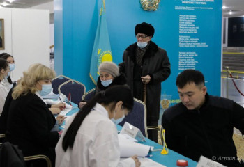 Астанада алғашқы сайлаушылар дауыс беруде