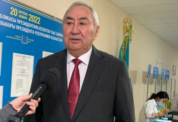 Жигули Дайрабаев дауыс беруге келді