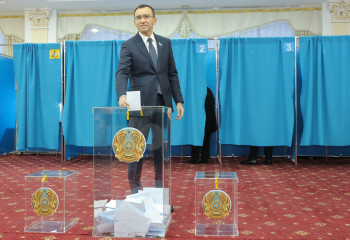 Маулен Ашимбаев проголосовал на выборах президента РК