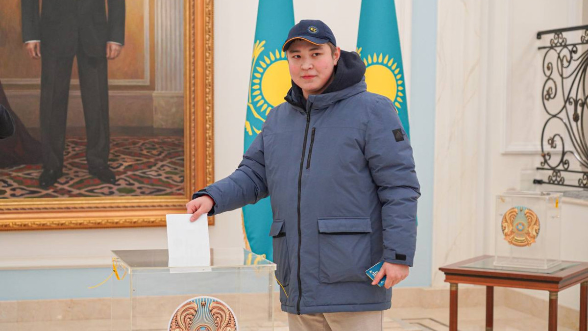 Казахстанцы продолжают голосовать за рубежом