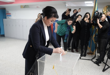 Президенттікке үміткер Салтанат Тұрсынбекова дауыс берді