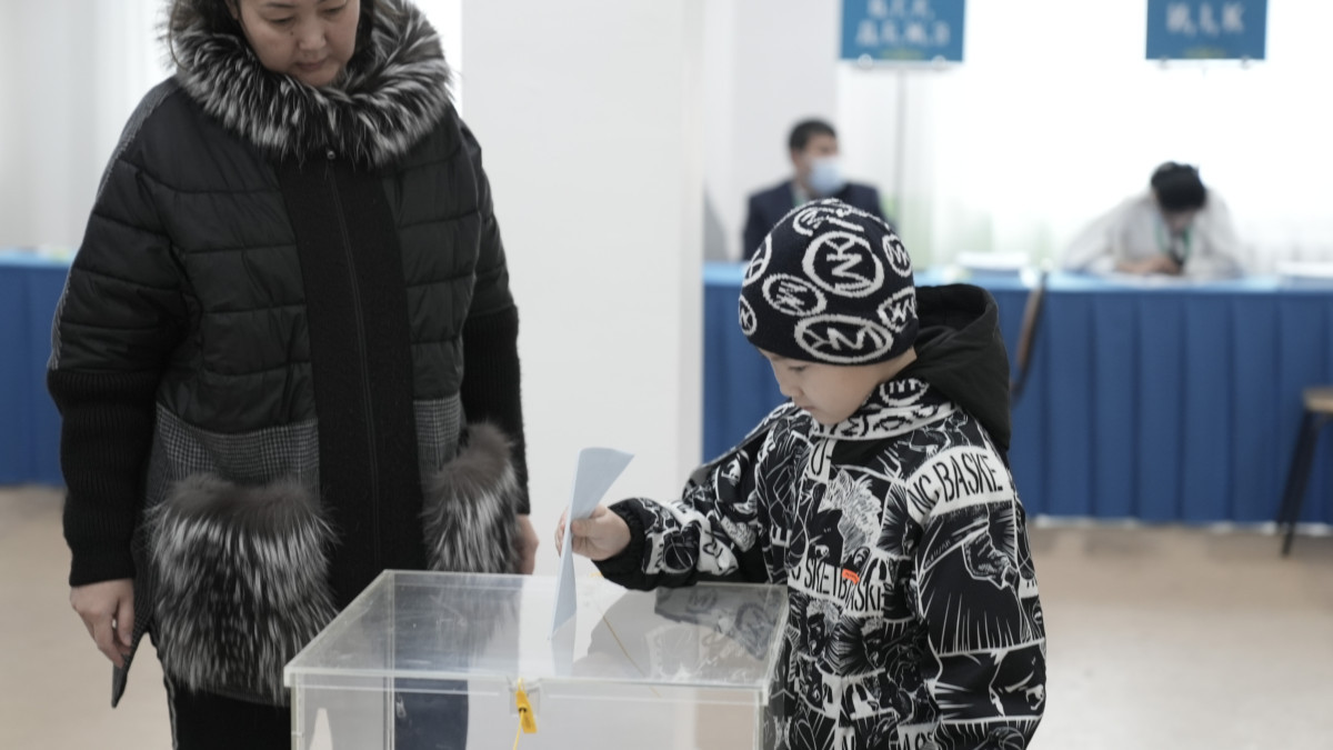 Проголосовало больше 50% избирателей в Казахстане
