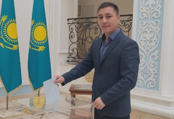 Мәскеудегі қазақстандықтар дауыс беріп жатыр