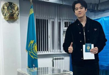 Певец Димаш Кудайберген отдал голос на выборах президента Казахстана