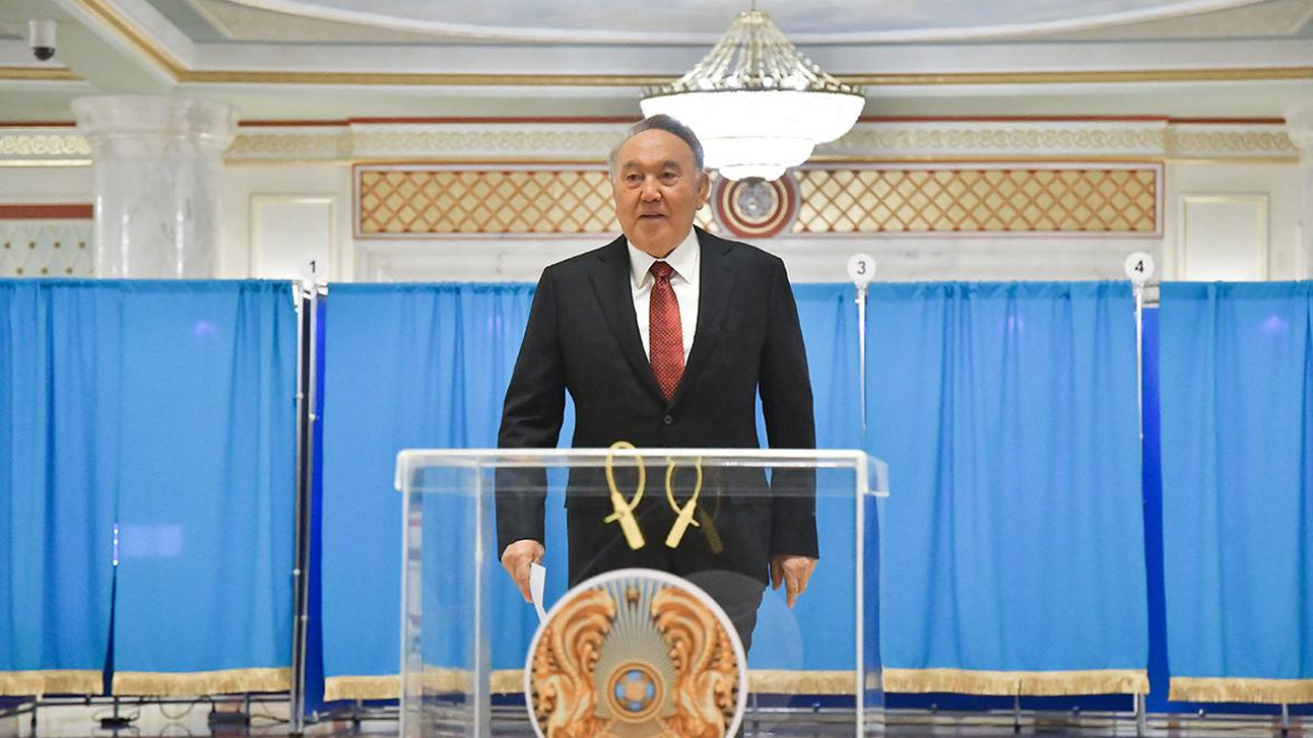 Назарбаев поздравил Токаева с победой на выборах Президента Казахстана