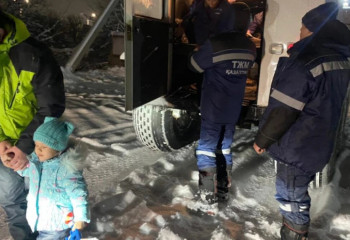 ШҚО-да қар басқан тасжолда қалған 6 адам құтқарылды