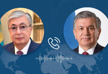 Президент Узбекистана поздравил Касым-Жомарта Токаева с победой