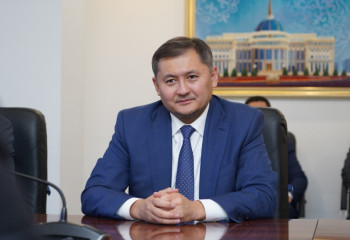 Саясат Нұрбек цифрлық және креативті технологиялар зертханасымен танысты