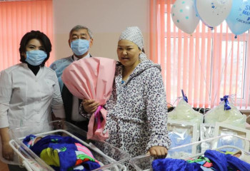 Близнецы Касым и Жомарт родились в день выборов в Туркестанской области