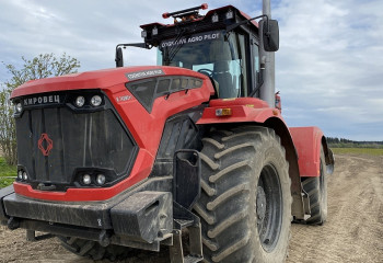 Дочка Сбера начнет поставлять в Казахстан системы с ИИ для тракторов