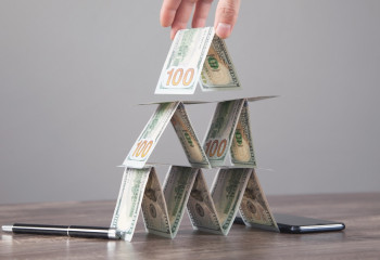 Более 220 млн тенге присвоила мошенница в Карагандинской области