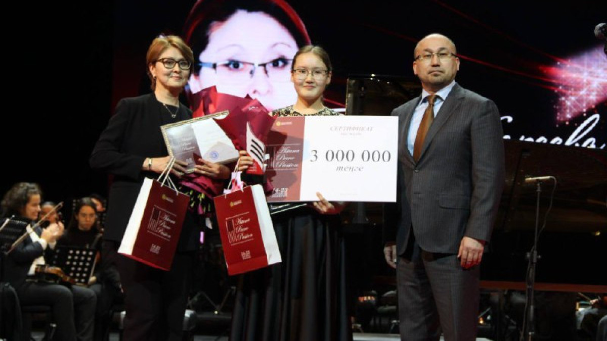 Лучших юных пианистов наградили в Казахстане