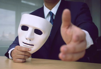 Елордада Ақтөбе әкімі лауазымын сатқан алаяқтар сотталды