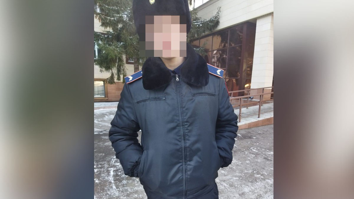 Грузчик разгуливал в форме полицейского в Петропавловске