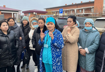 Атырауда үш айдан бері жалақы алмаған санитарлар бас көтерді