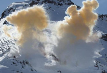 Алматыдағы тауда жасанды қар көшкіні жүргізілді