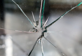 Нападавших на офисы СМИ в Алматы задержали - МВД