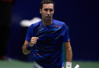 Теннисист из Казахстана сотворил сенсацию и вышел в полуфинал турнира в Италии