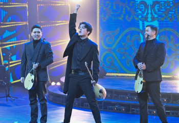 Қасым-Жомарт Тоқаев отандық өнер жұлдыздарының концертіне барды