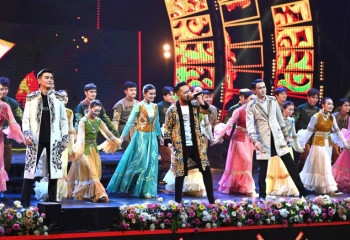 Президент посетил концерт отечественных мастеров искусств