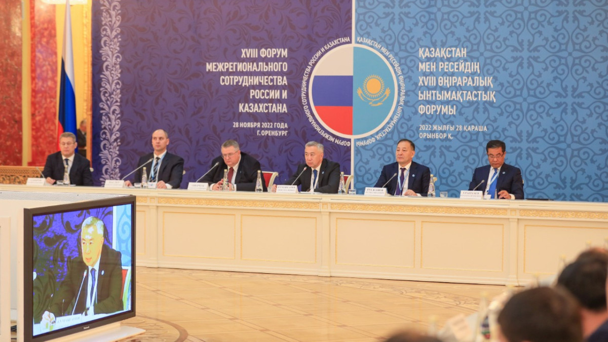 Казахстан намерен увеличивать транзитный грузопоток