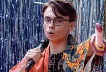 Молодой актер казахской озвучки удивляет соцсети