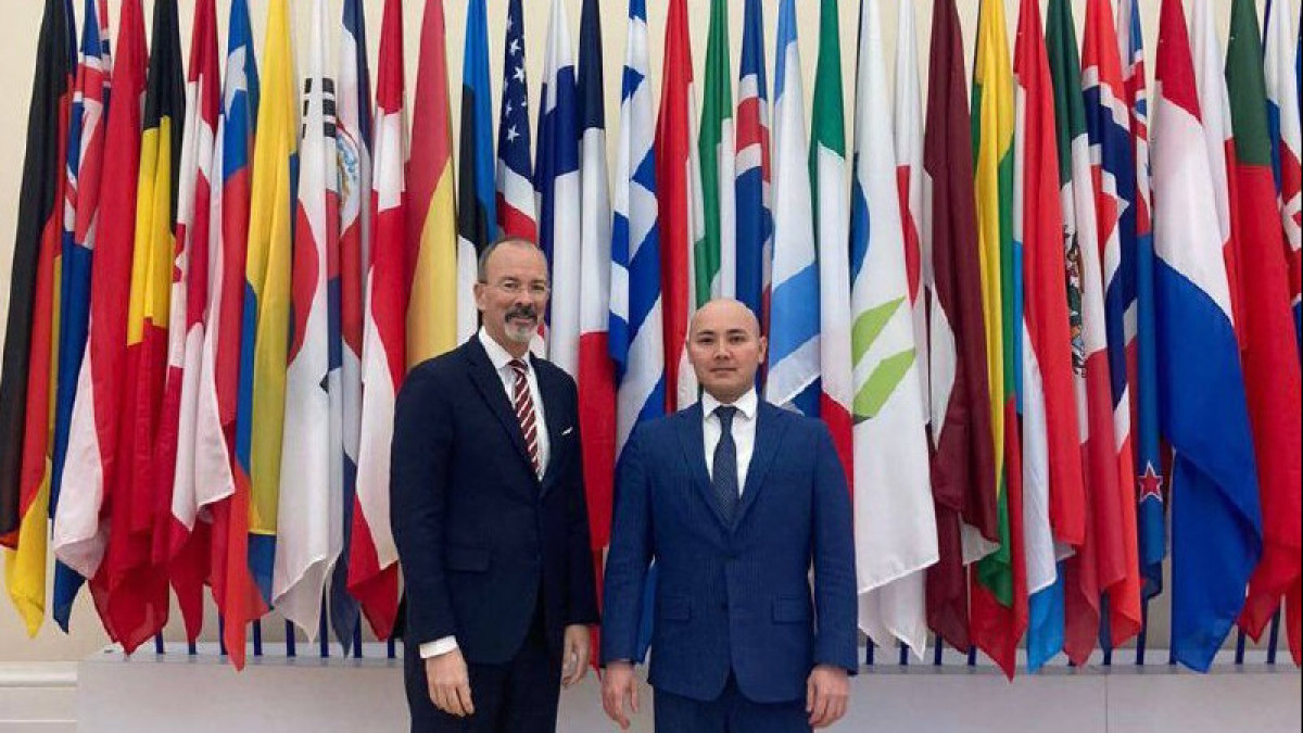 Министр нацэкономики Казахстана провел ряд встреч во Франции