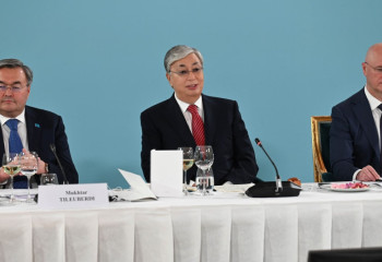 Токаев провел встречу с ведущими бизнесменами Франции