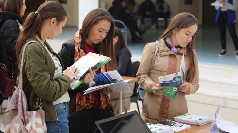  aqmeshit-zhastary.kz 