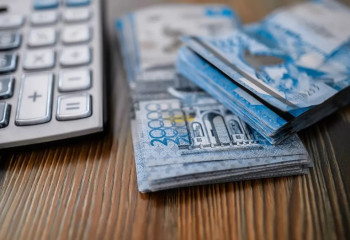 Жеке сот орындаушылар борышкерлерден ақша жымқырған