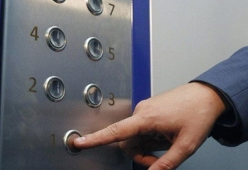 Алматыдағы тұрғын үйлердің бірінде лифт құлап, 1 адам көз жұмды