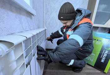 Фоторепортаж: Екібастұзда бұзылған жылу жүйесі жөнделіп жатыр