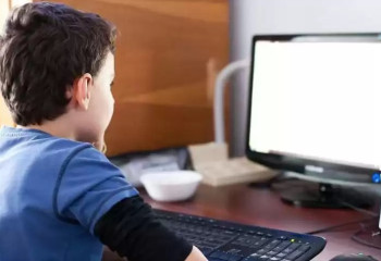 Елордада ертең бірінші ауысымдағы мектеп оқушылары онлайн оқиды