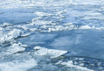 ШҚО-да зейнеткер әйел мұздың астына түсіп кетіп, мерт болды