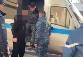 Напавших на полицейских жителей Шу осудили