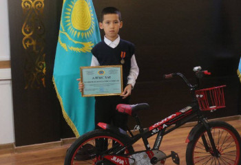 Министр жас құтқарушыны ТЖМ медалімен марапаттады