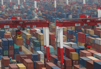 Торговля Китая упала до самого низкого уровня с 2020 года