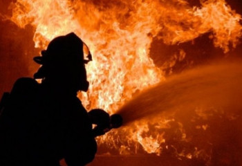 Петропавлда бесқабатты үйден өрт шығып, екі адам уланып қалды