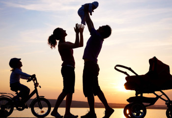 Более 11 тыс человек получили госуслуги через цифровую карту семьи