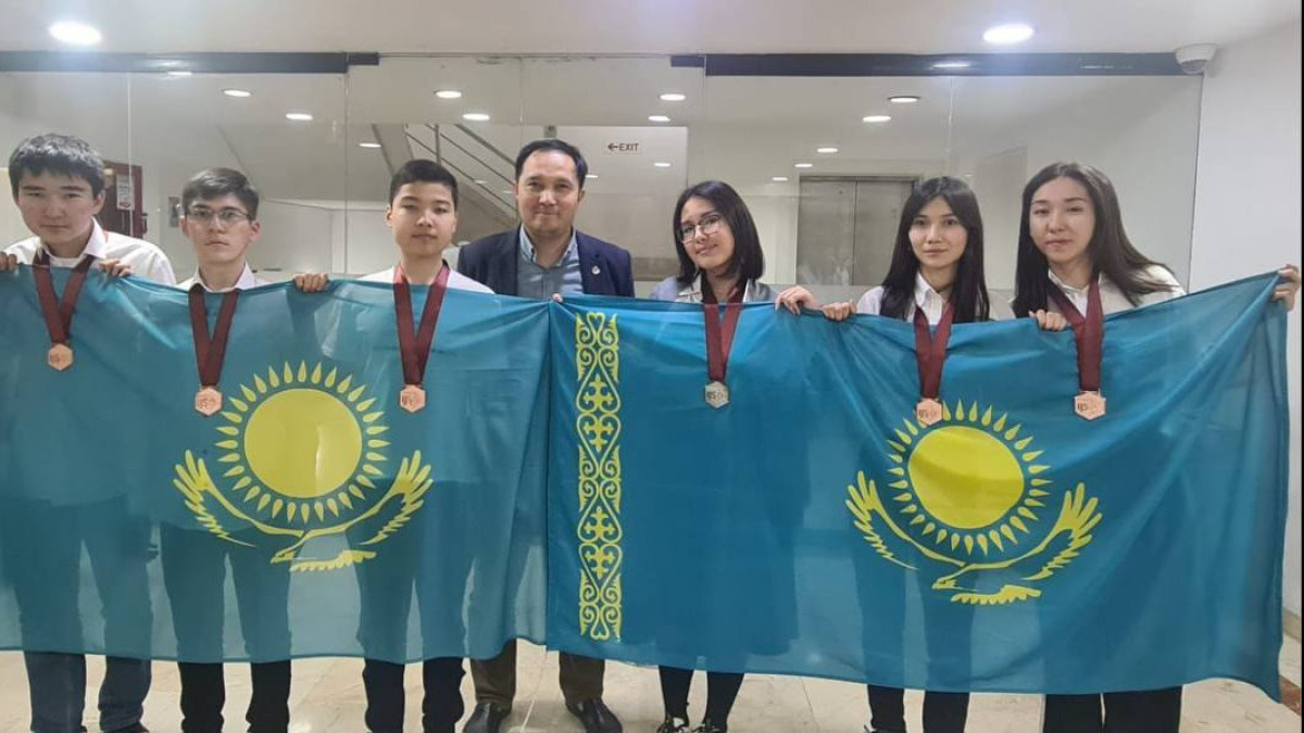Қазақстандық оқушылар халықаралық олимпиадада 6 медаль жеңіп алды
