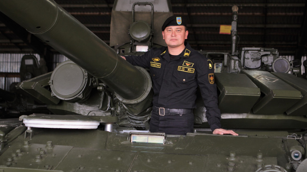  Кейіпкердің жеке мұрағатынан 