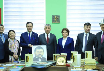 Ош қаласында заманауи қырғыз поэзиясының қазақ тіліндегі антологиясы таныстырылды