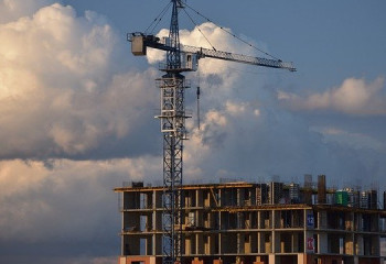 Рабочий скончался от травм на стройке в Петропавловске