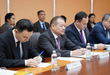 Қайырбек Өскенбаев Adani Group басқармасының төрағасымен кездесті
